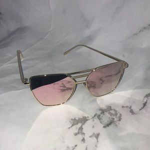 Accessories - NEW Reflective aviator rose gold sunglasses Accessories - NEW Reflective aviator rose gold sunglasses
